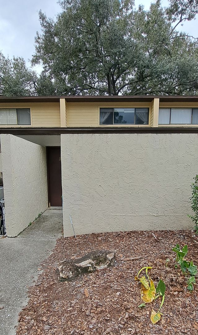 Gainesville Townhome: 2508 SW 35th Place #F32