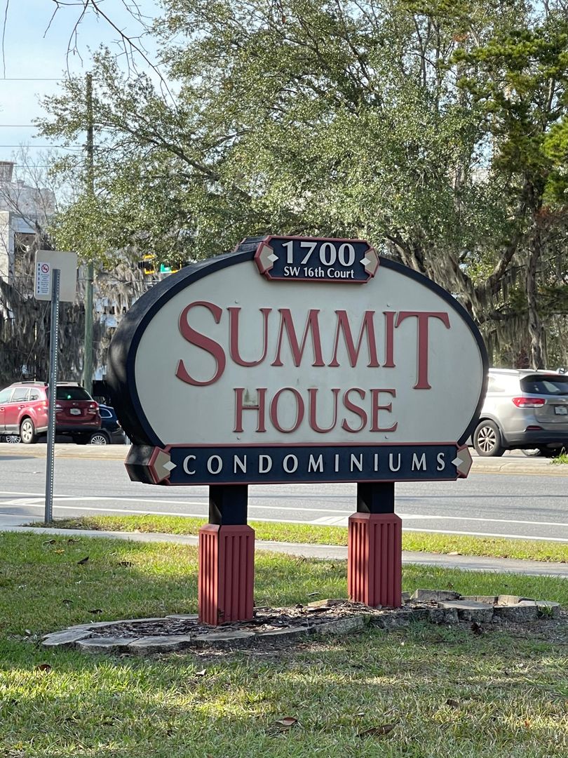 Gainesville House: 1700 SW 16th Court #L-6