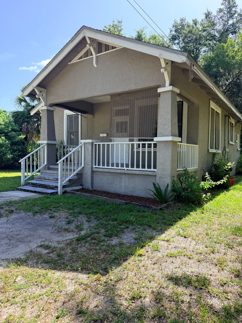 Gainesville House: 541 NE 11th Street