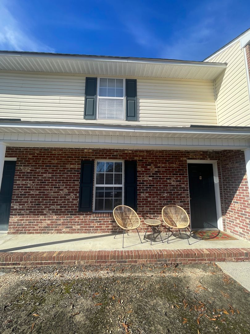 Lillington Apartment: 601 Main St