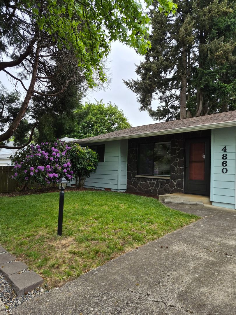 Salem Condo: SLM - 4860 SE 8th St SE
