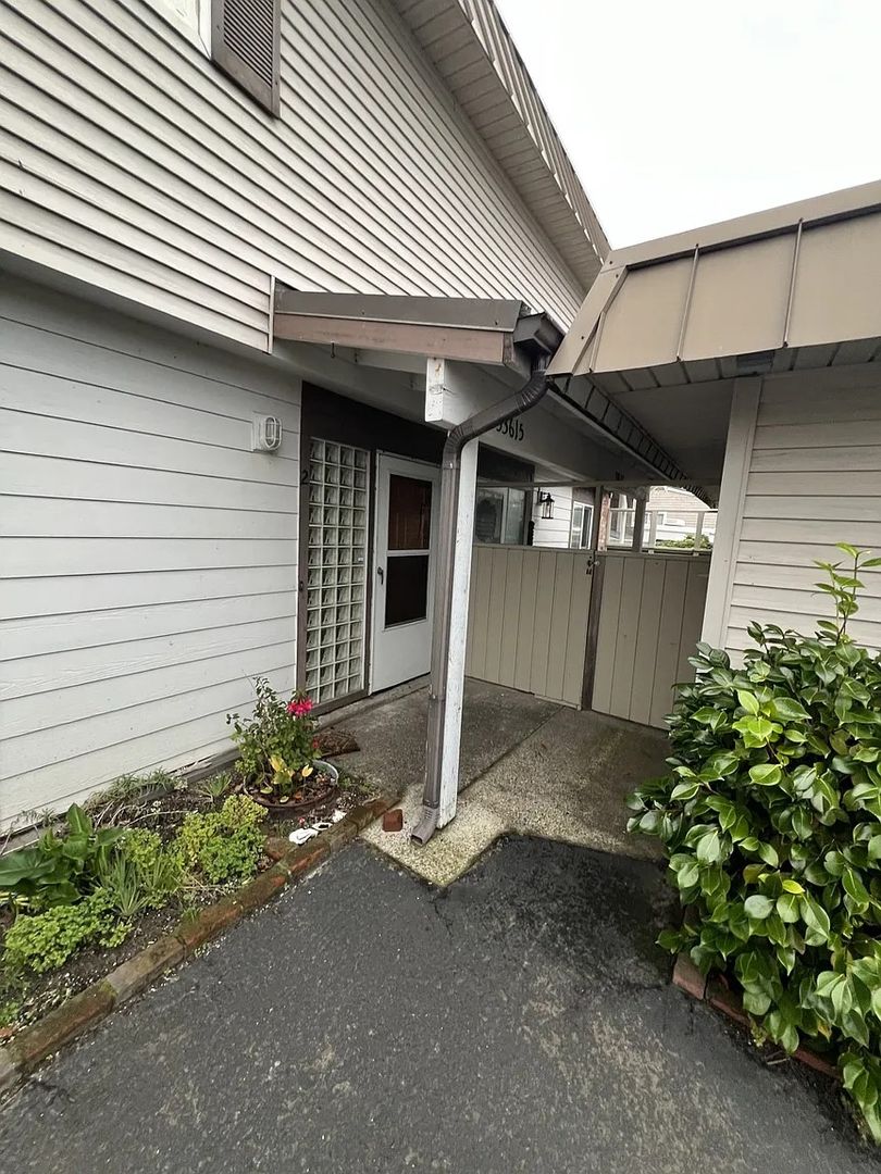 Ocean Park Condo: 33615 G St
