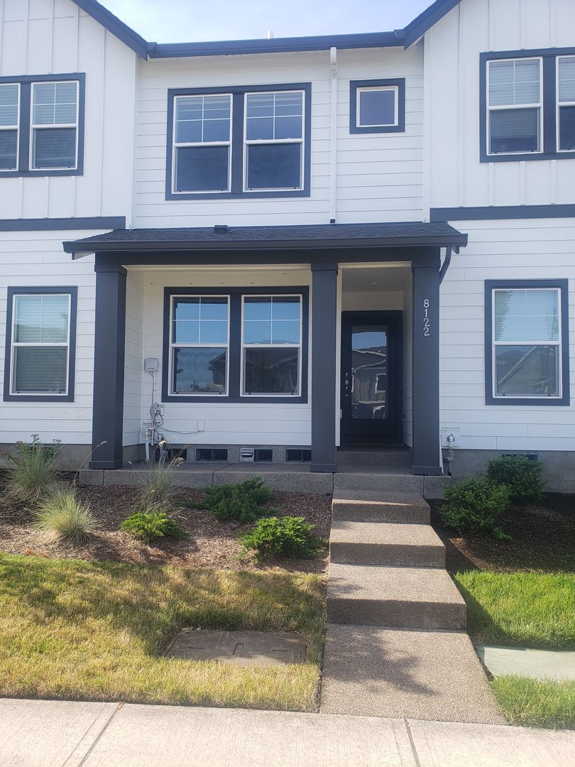 Hillsboro Townhome: 8122 SE Blanton St