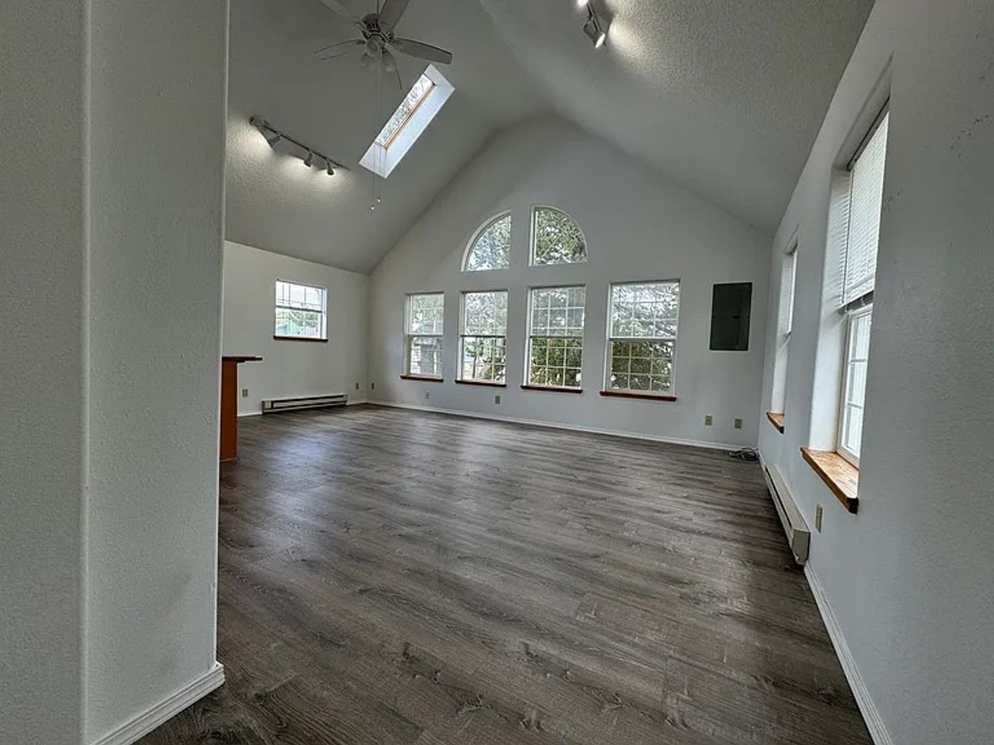 Long Beach Apartment: 1701 Pacific Ave N