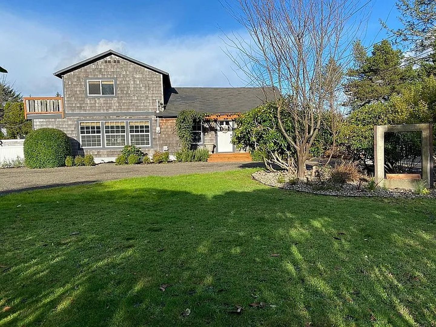 Ocean Park House: 25009 Vernon Ave