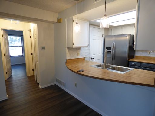 1 Bedroom Condo in Aurora – photo 1