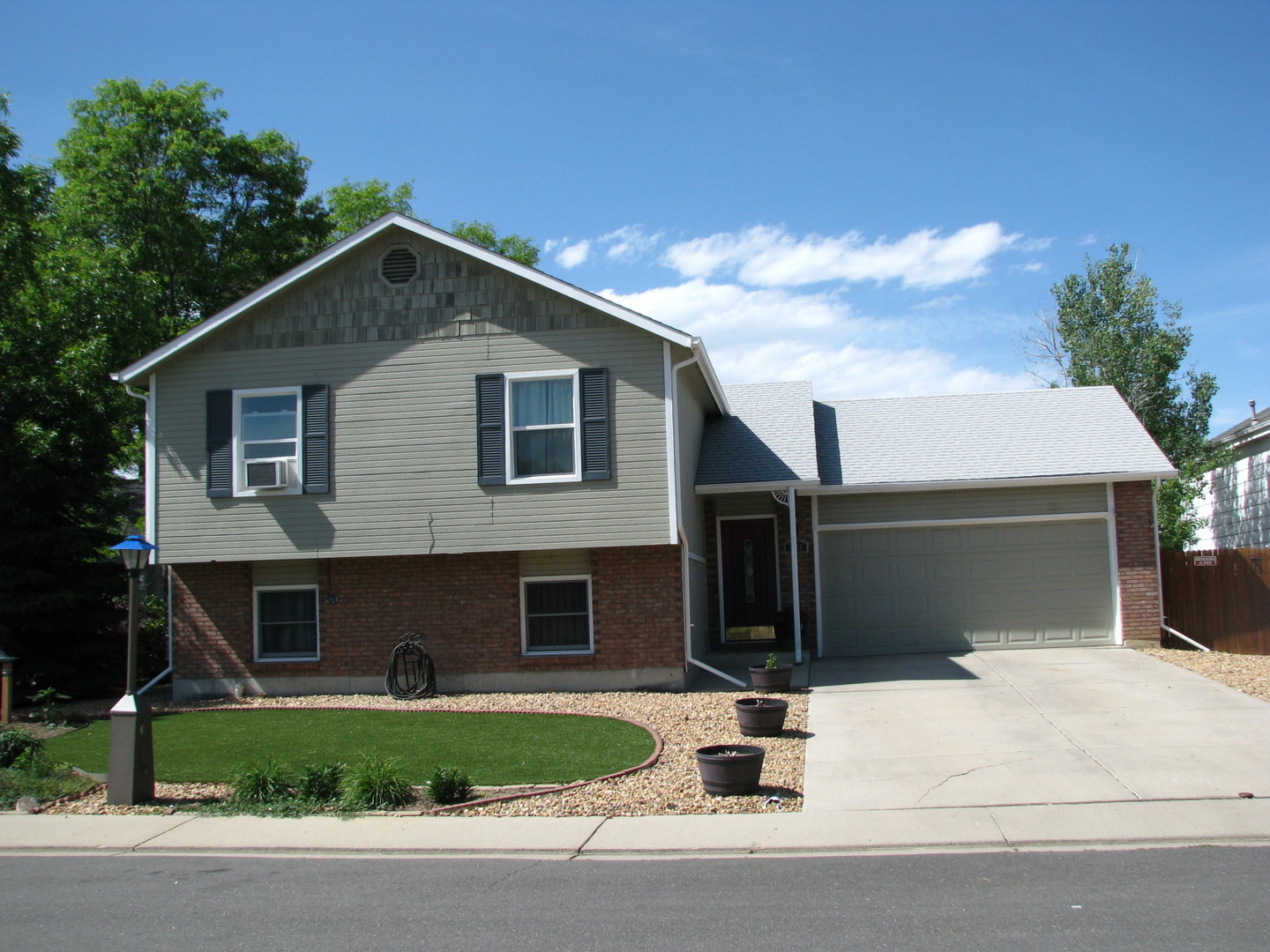 Longmont House: 1906 Griffith Place