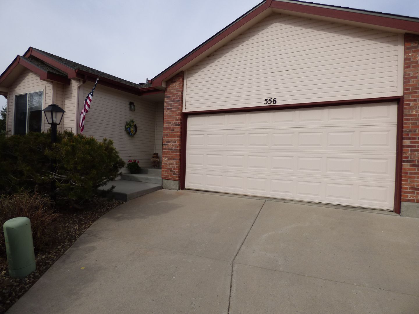 Loveland House: 556 Radiant Drive