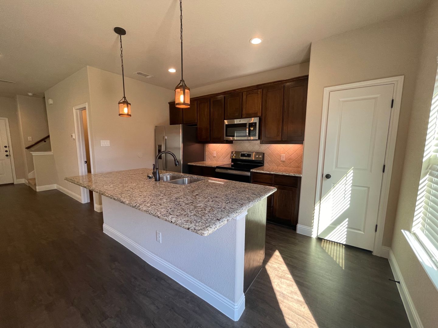 Weatherford Apartment: 805-807 Jameson St.