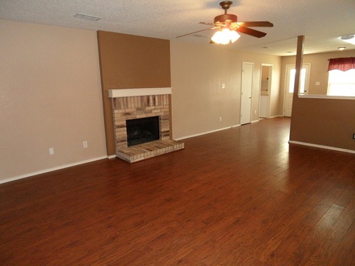 Beautiful 3/2 in Prime Fort Worth — Minutes from Lake Worth & Downtown! – photo 1
