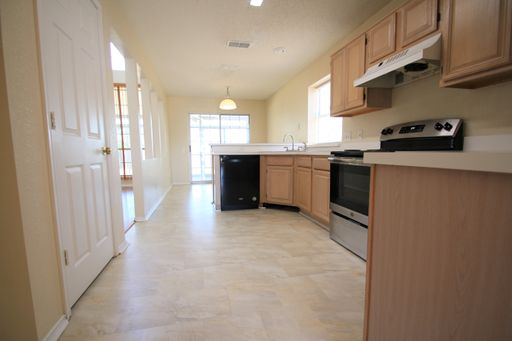 Stunning 4BR/2.5BA South Fort Worth Gem with Sun Room & 2-Car Garage! – photo 1