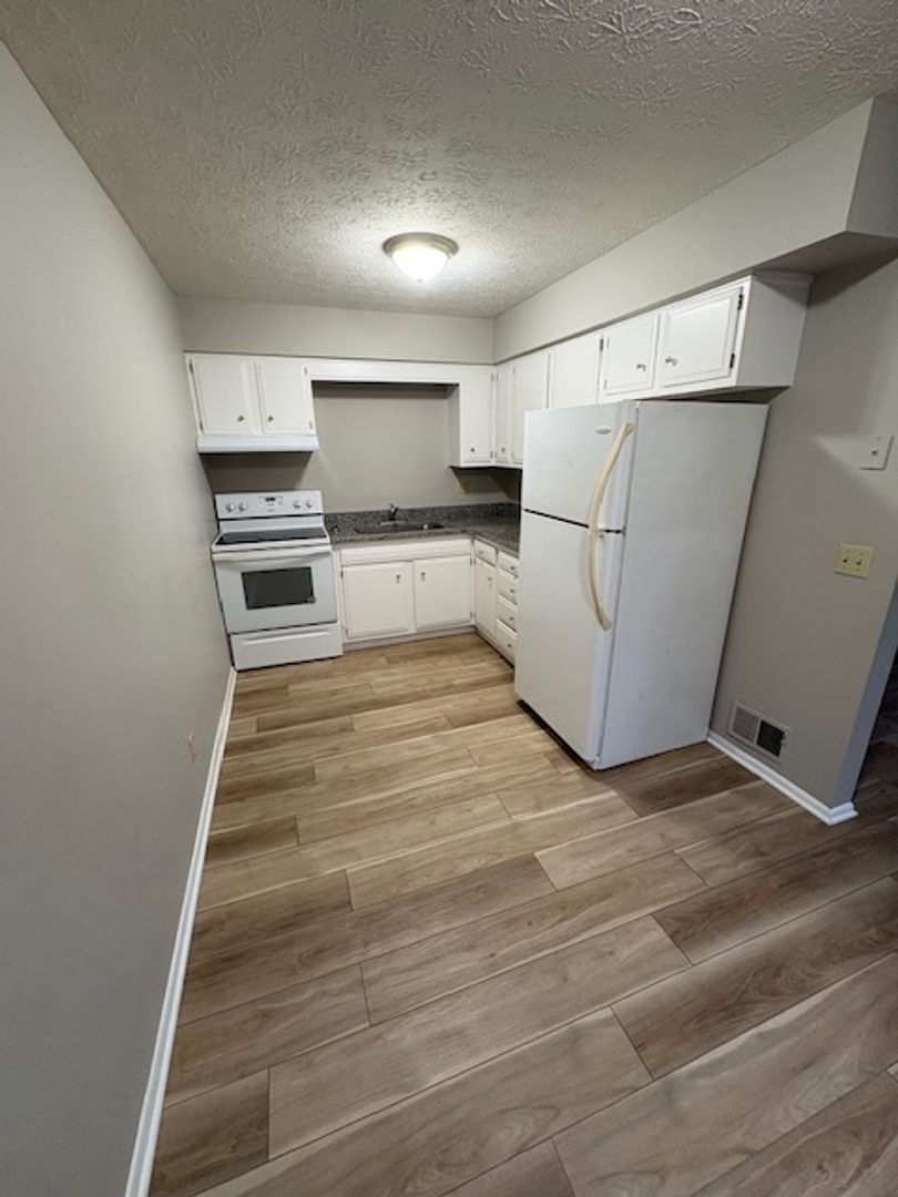 Alliance Apartment: 760 Klinger Ave