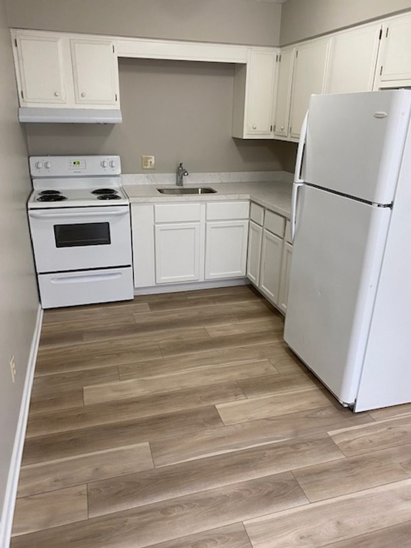 Alliance Apartment: 760 Klinger Ave