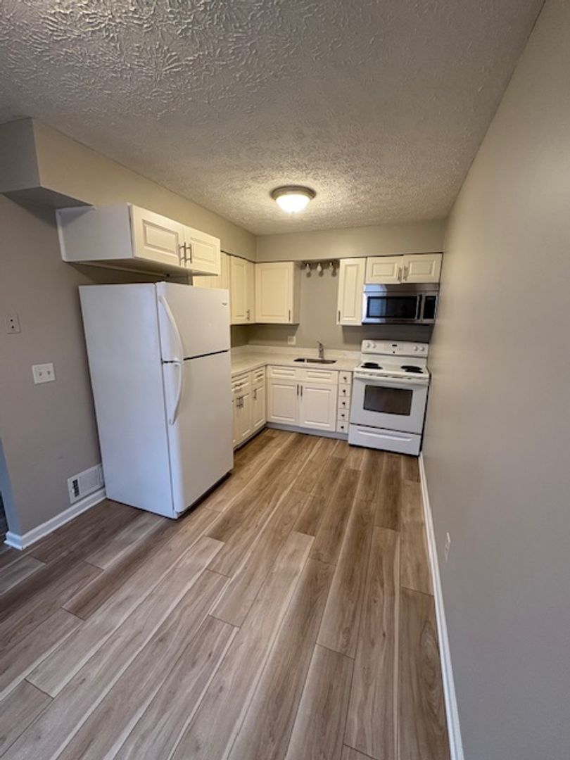 Alliance Apartment: 820 Klinger Ave