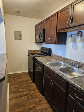 4950 Fairmont Dr. - 4950 Fairmont, 4950 F – photo 1
