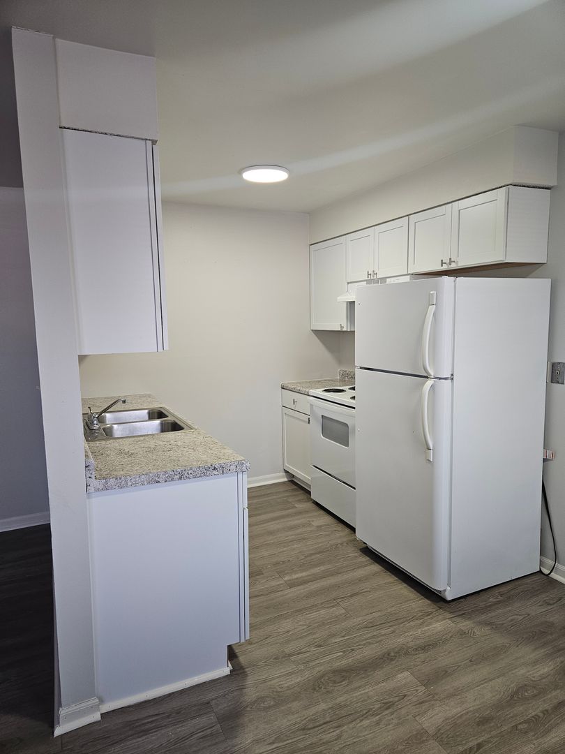 Henderson Apartment: 2439 Green River Rd