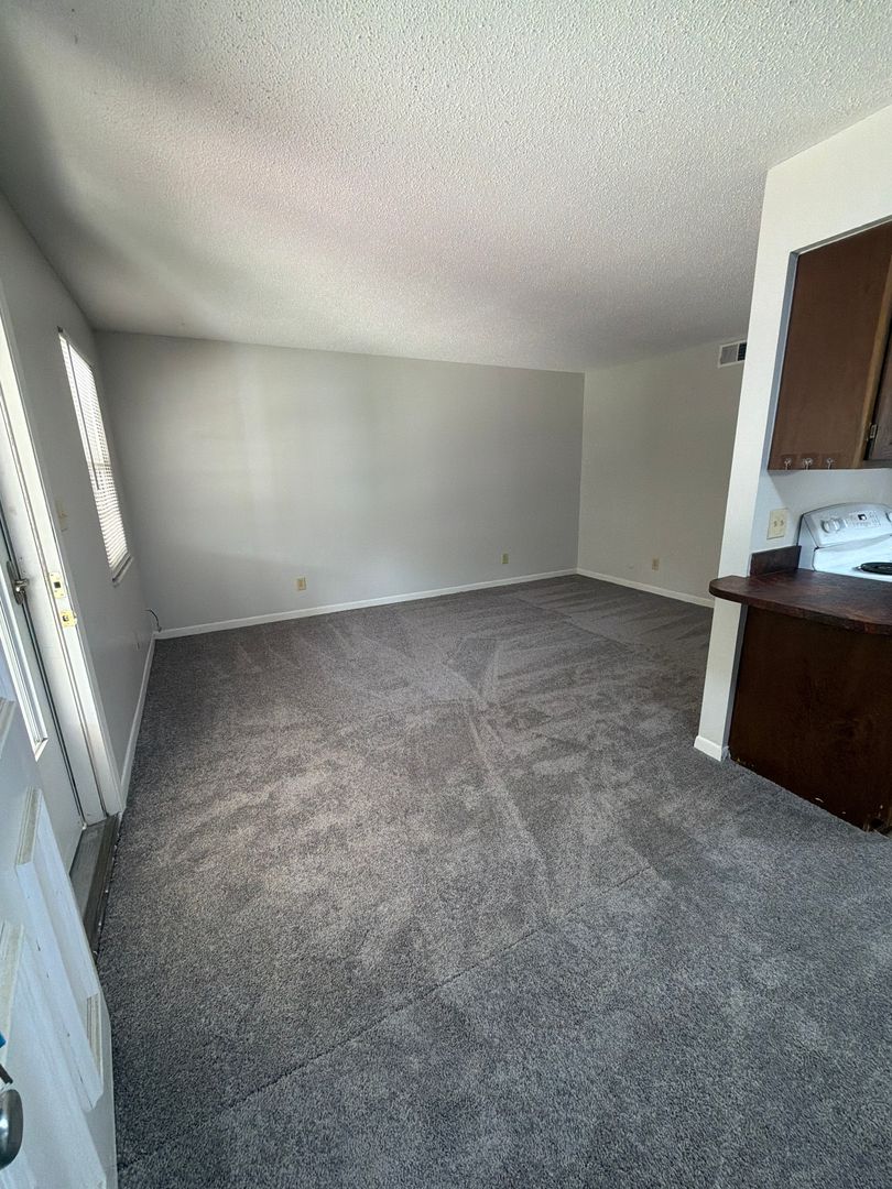 Newburgh Apartment: Colonial Court