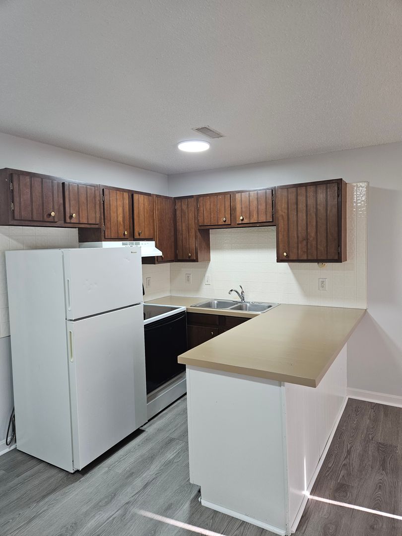 Mt. Vernon Apartment: 515 Green Valley Dr - Apt #17