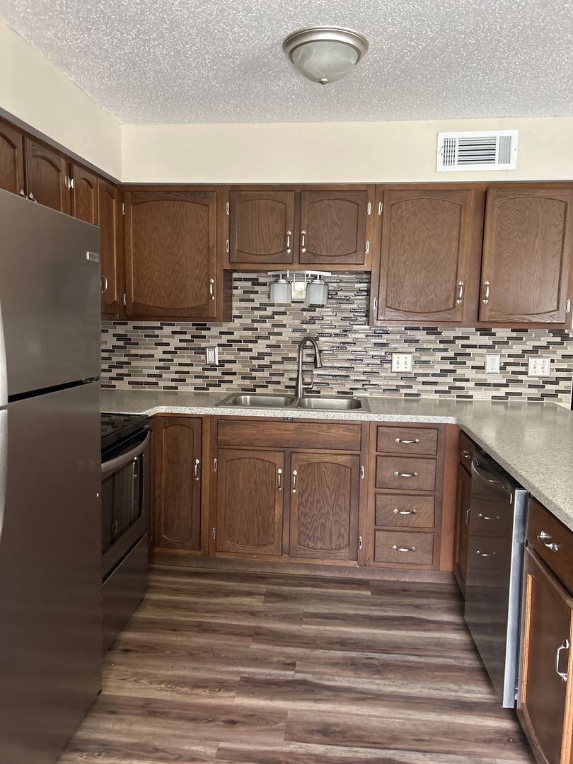 Newburgh Apartment: Colonial Court