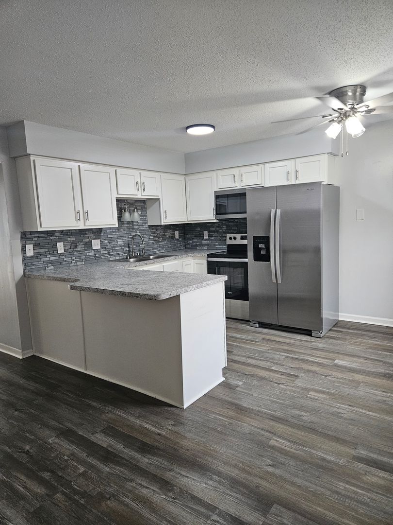 Newburgh Apartment: Colonial Court