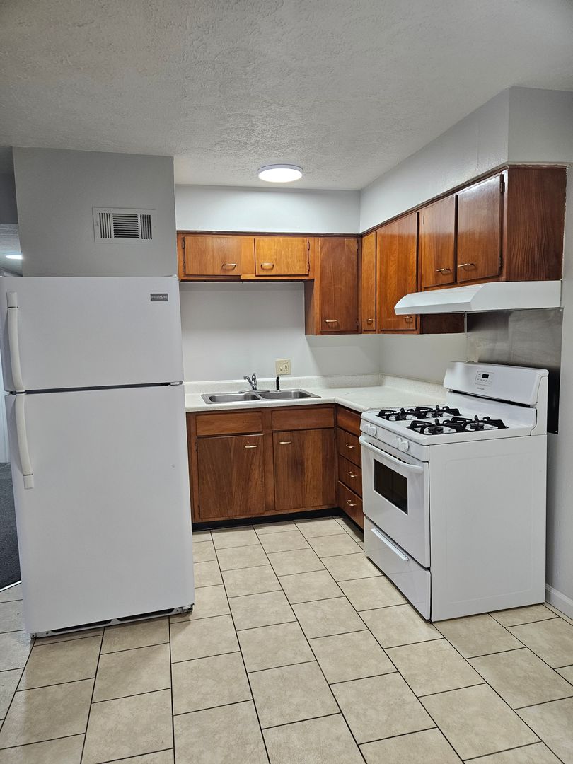 Mt Vernon Apartment: S Edson Street