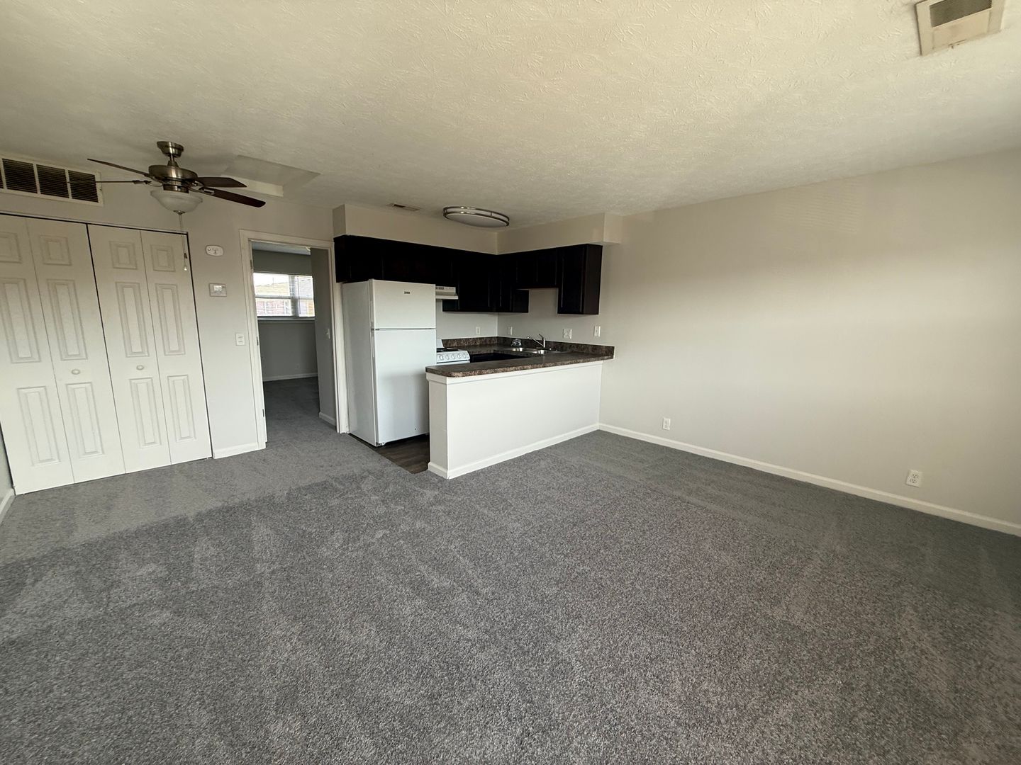 Evansville Apartment: 4982 Tippecanoe Dr.