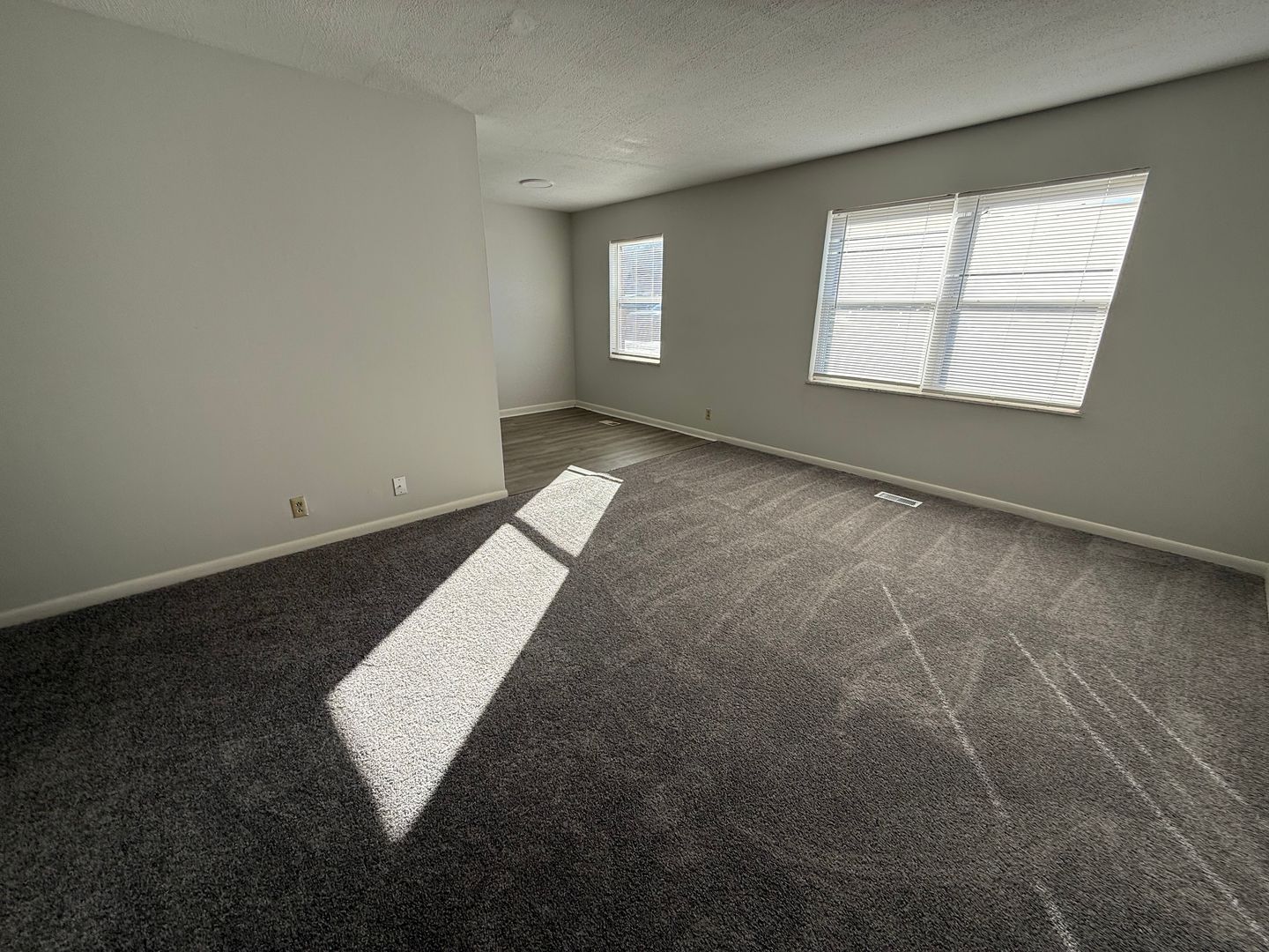 Evansville Apartment: 4982 Tippecanoe Dr.