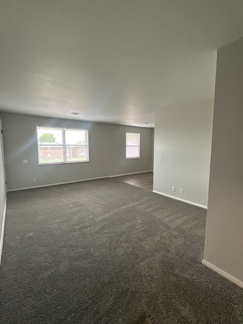 Evansville Apartment: 4982 Tippecanoe Dr.