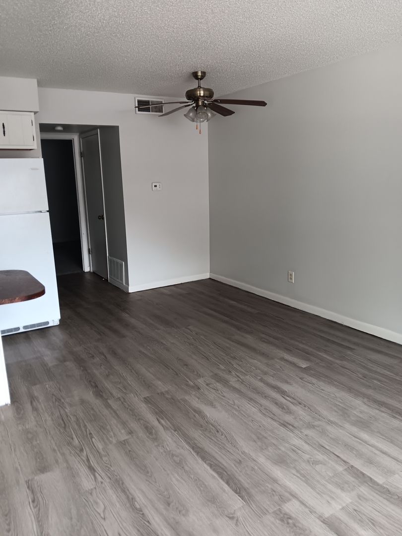 Newburgh Apartment: Colonial Court