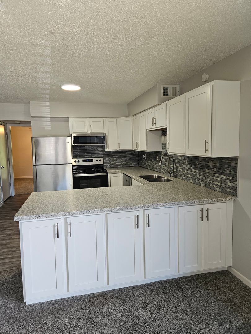Newburgh Apartment: Colonial Court