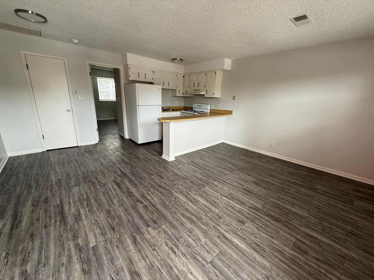 Henderson Apartment: 2439 Green River Rd