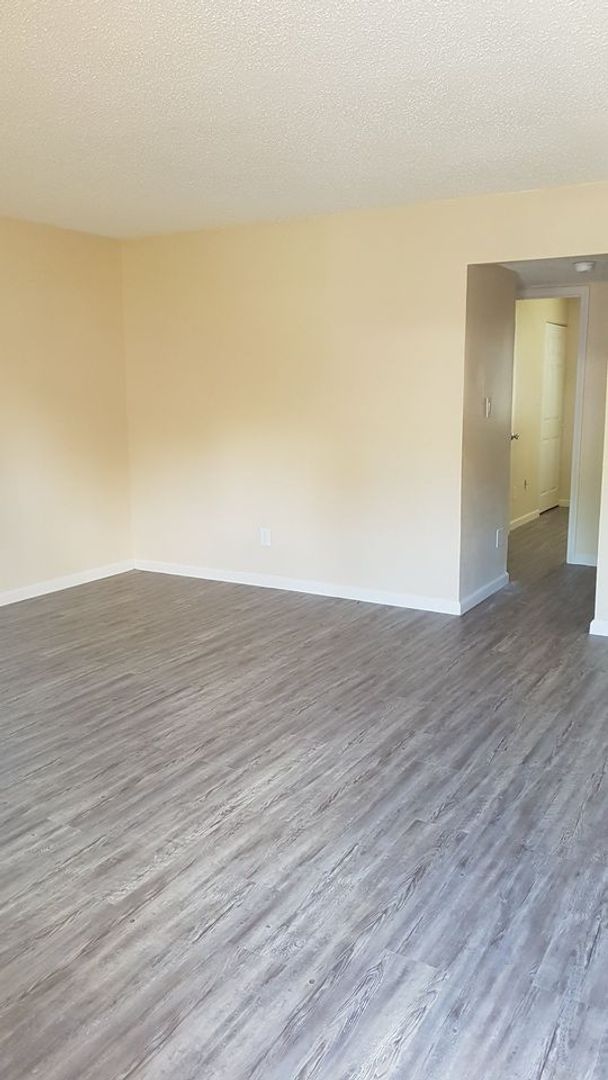 1 Bedroom 1 Bath First Floor Apartment 1 of 6