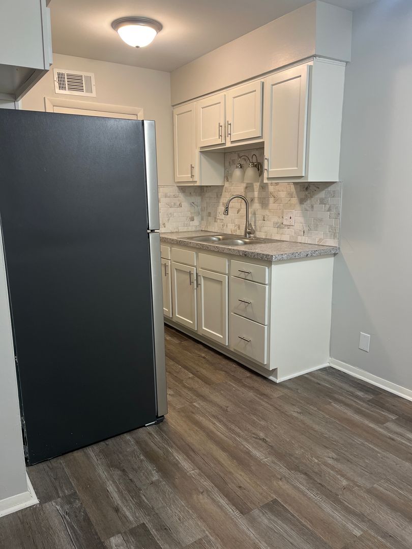 Newburgh Apartment: Colonial Court