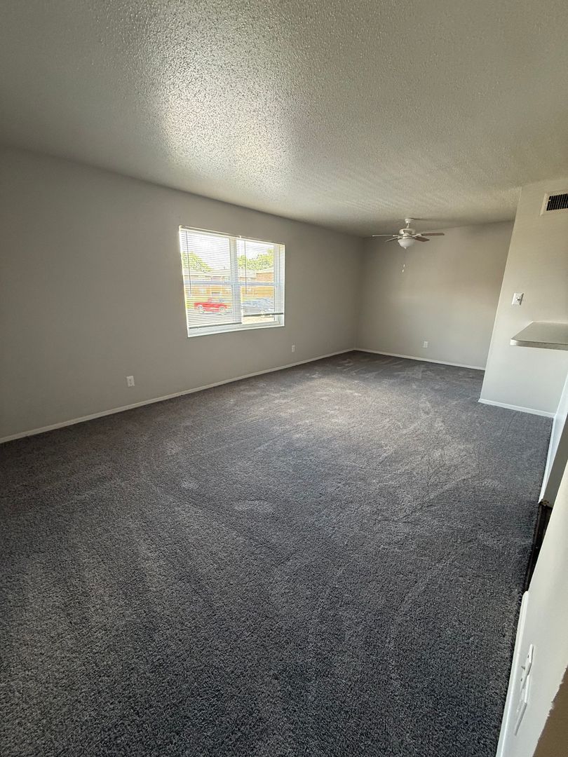 Evansville Apartment: 4982 Tippecanoe Dr.