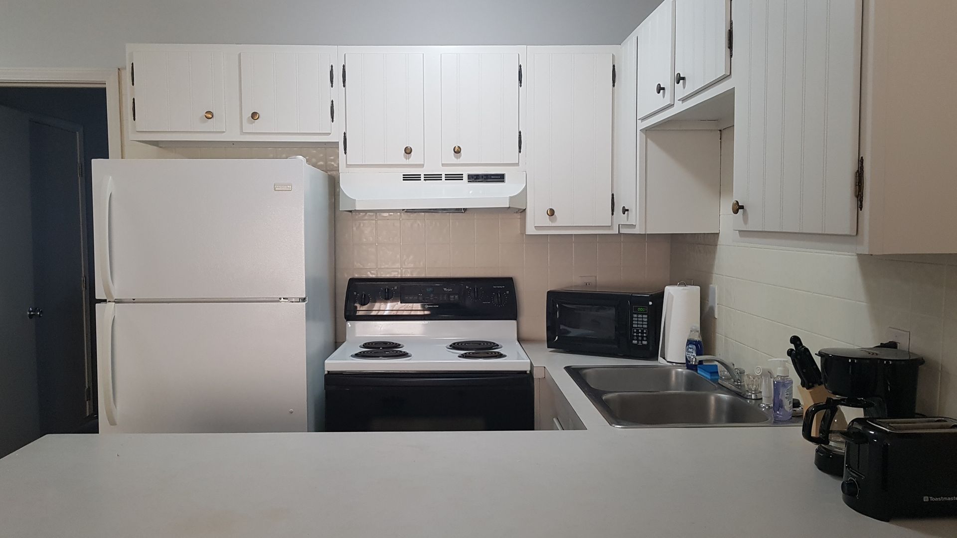 Great Downstairs 1 bedroom 1 bath Apartment Fully Furnished 2 of 5