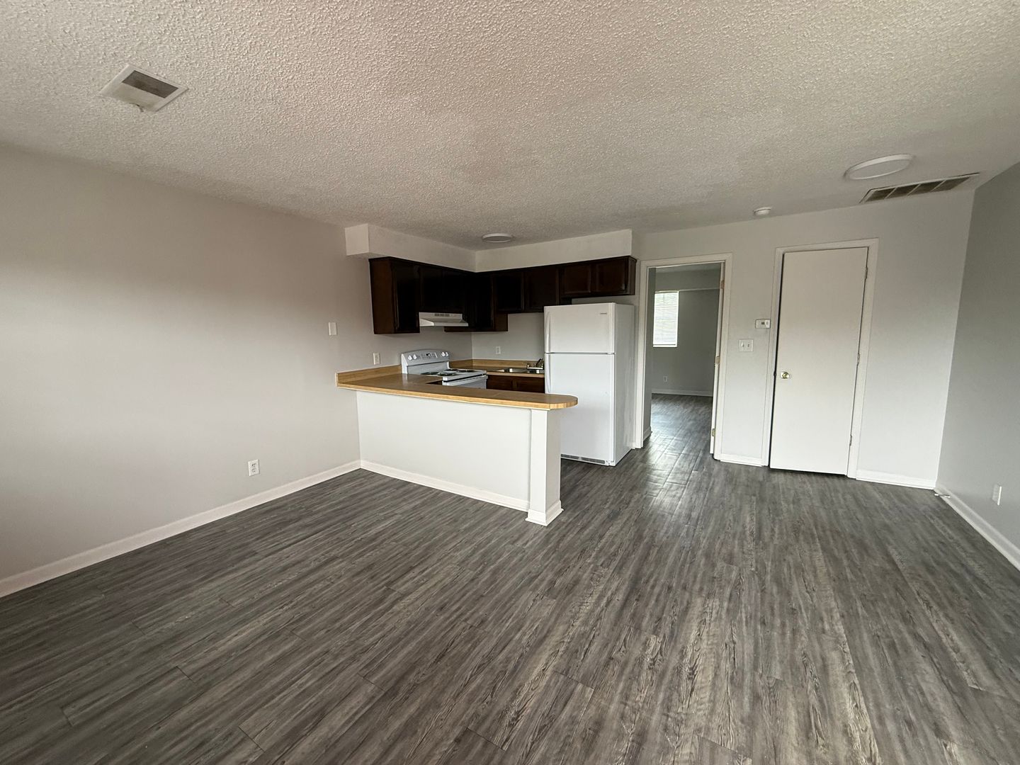 Henderson Apartment: 2439 Green River Rd