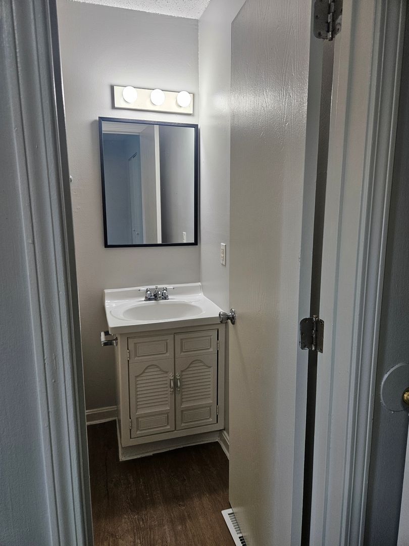 Amazing one bedroom downstairs 4 of 6