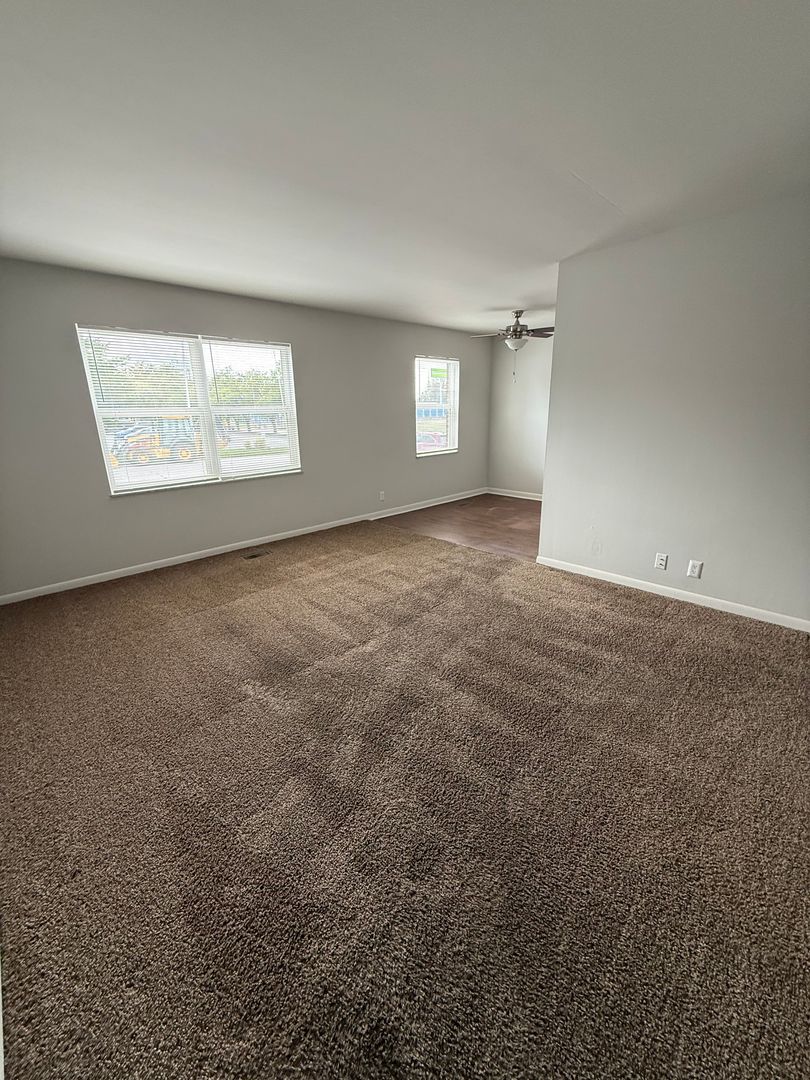 Evansville Apartment: 4982 Tippecanoe Dr.