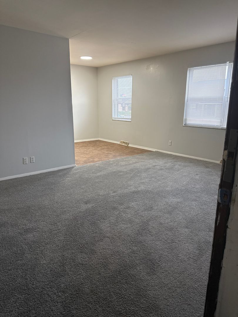 Evansville Apartment: 4982 Tippecanoe Dr.