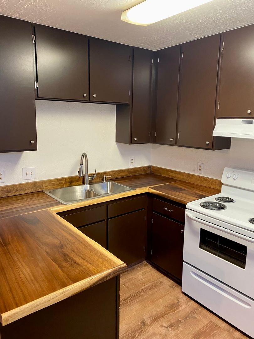 Paso Robles Apartment: 3243 Oak St.