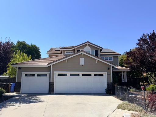 Spacious Five-Bedroom Home with Solar and Tesla Powerwalls – photo 1