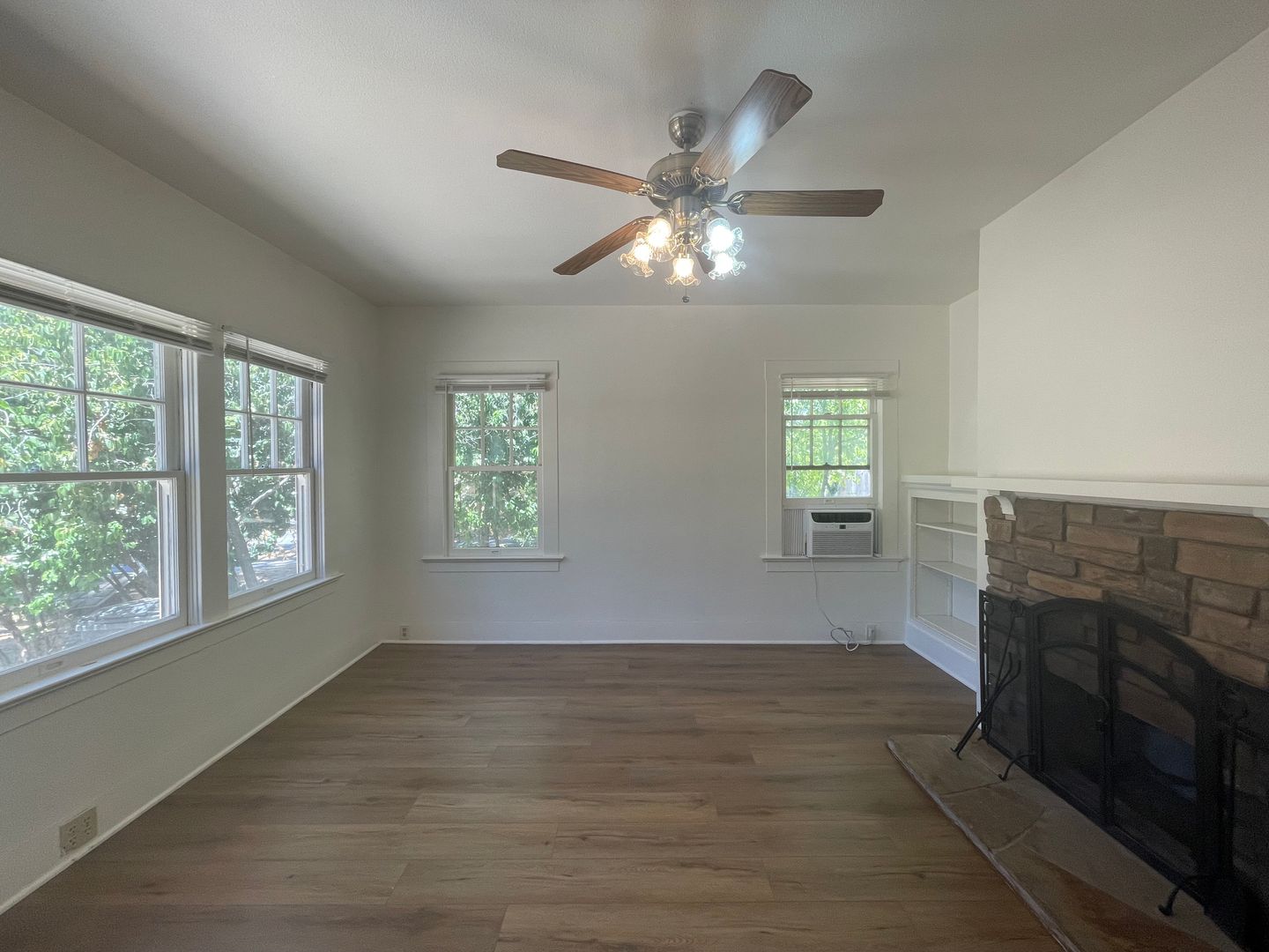 Atascadero House: 9230 Curbaril Ave