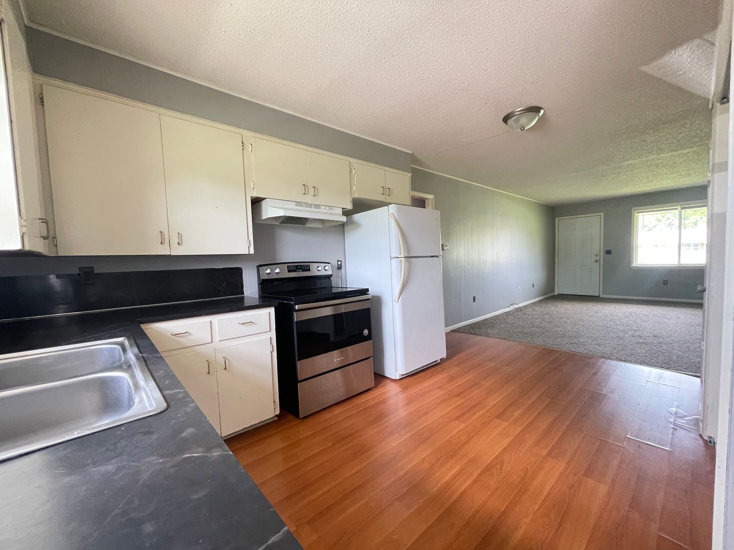 Battlefield Apartment: 5339 South Hutchinson Ct