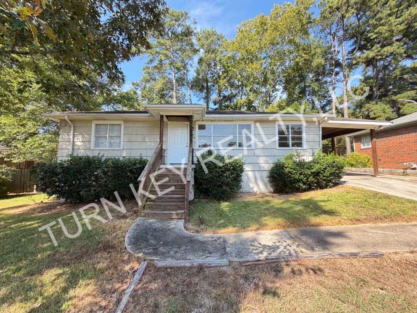 Birmingham House: 908 Five Mile Road