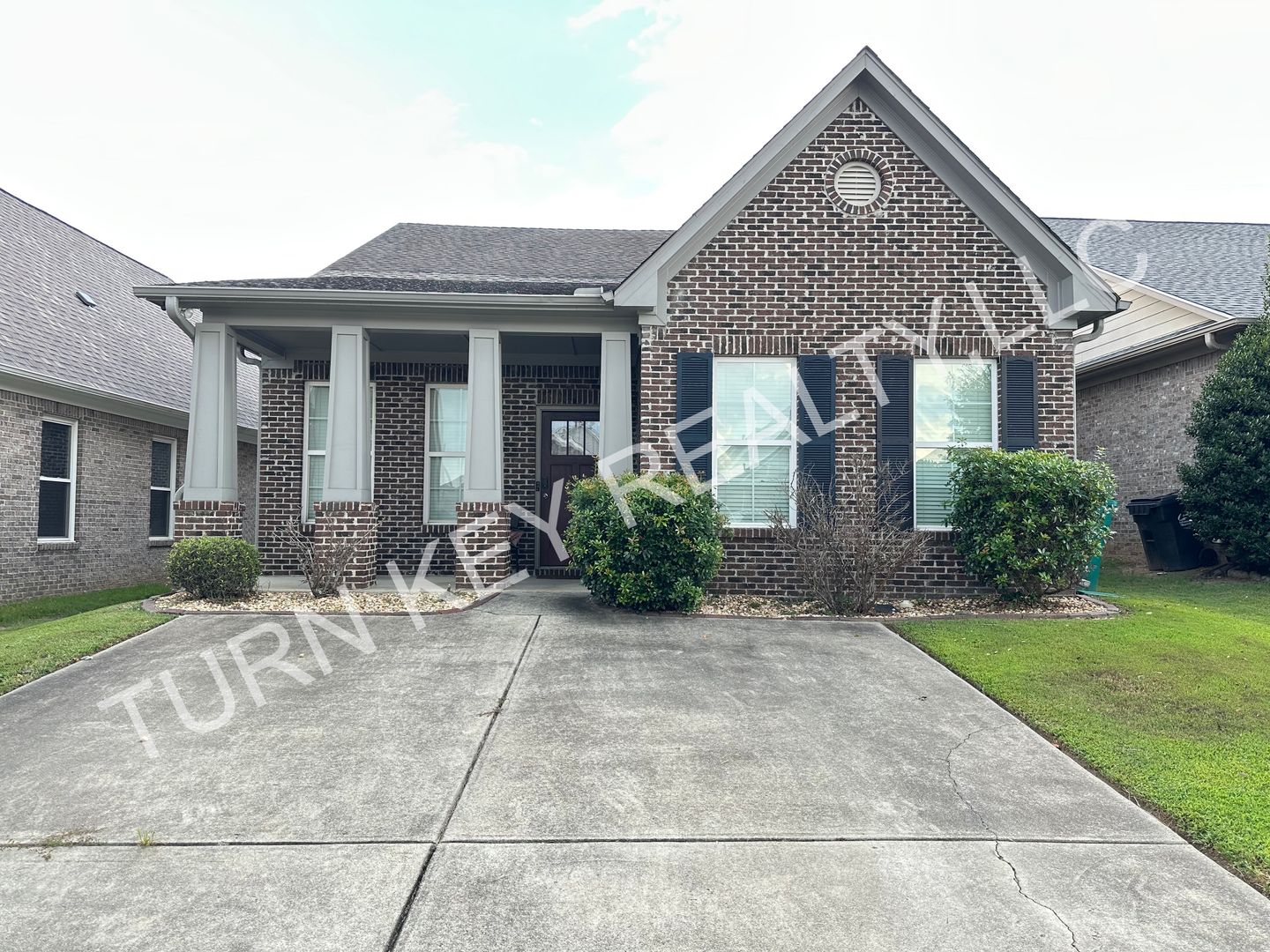Fultondale House: 3575 Grand Central Avenue