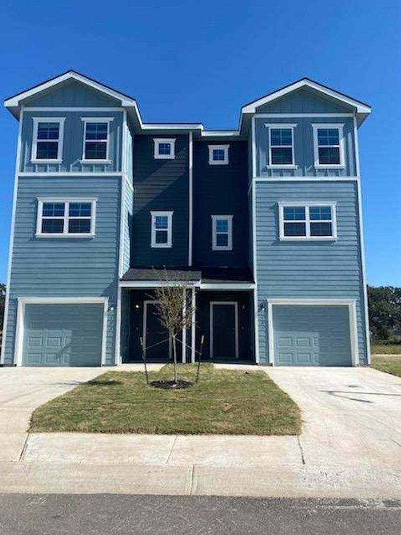 San Antonio Multiplex: 13306 Rowdy Cove