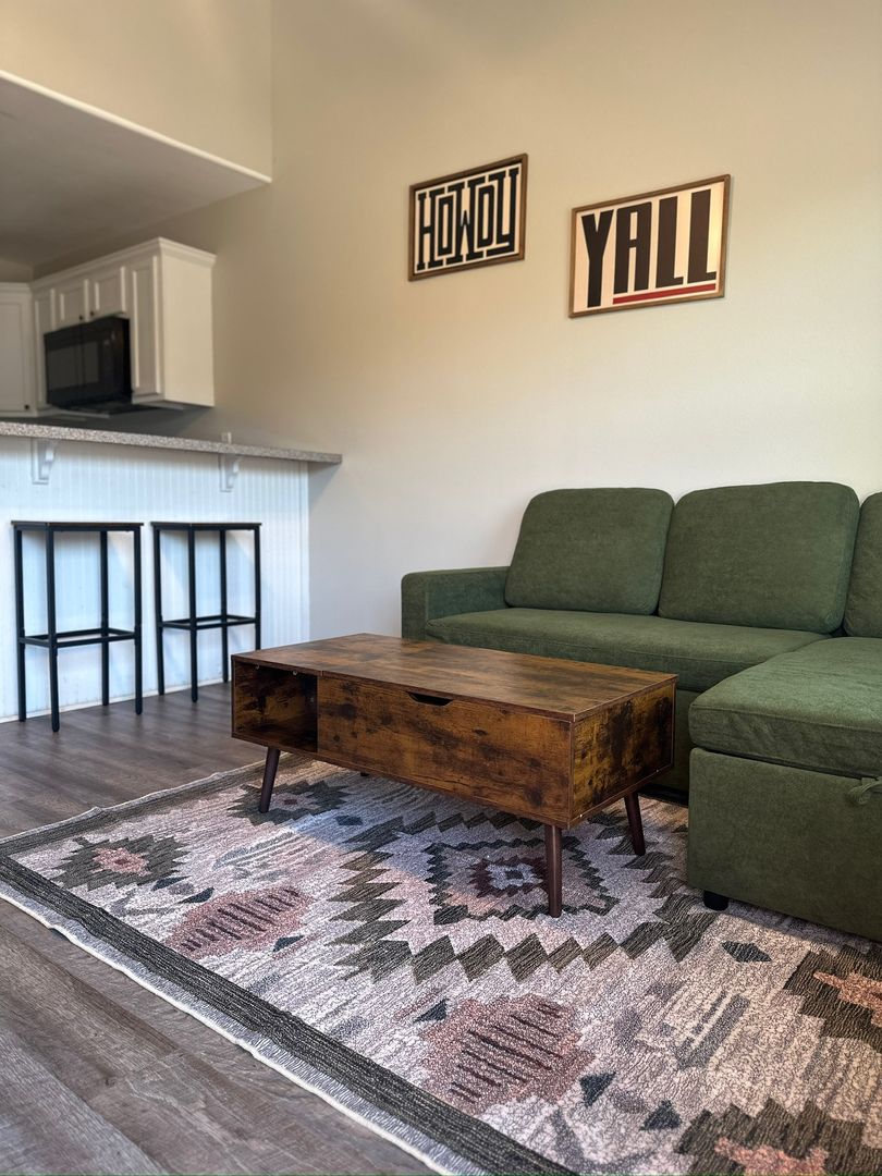 Early Apartment: 111 Canal St