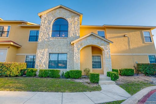 GREAT LOCATION NEAR MEDICAL & USAA | 3 BEDS | 3.5 BATHS – photo 1