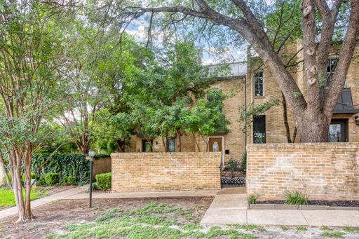 ALAMO HEIGHTS | TOWNHOME | REMODELED | HUGE TERRACE – photo 1