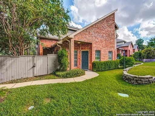 FURNISHED AND EQUIPPED LUXURY TOWNHOME | GATED | 2 SWIMMING POOLS | GREAT LOCATION NEAR MEDICAL & USAA – photo 1
